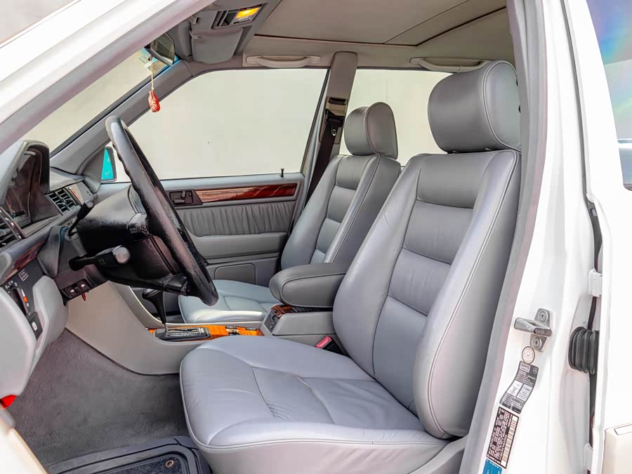 Mercedes-Benz E-Class 1993, фото 9