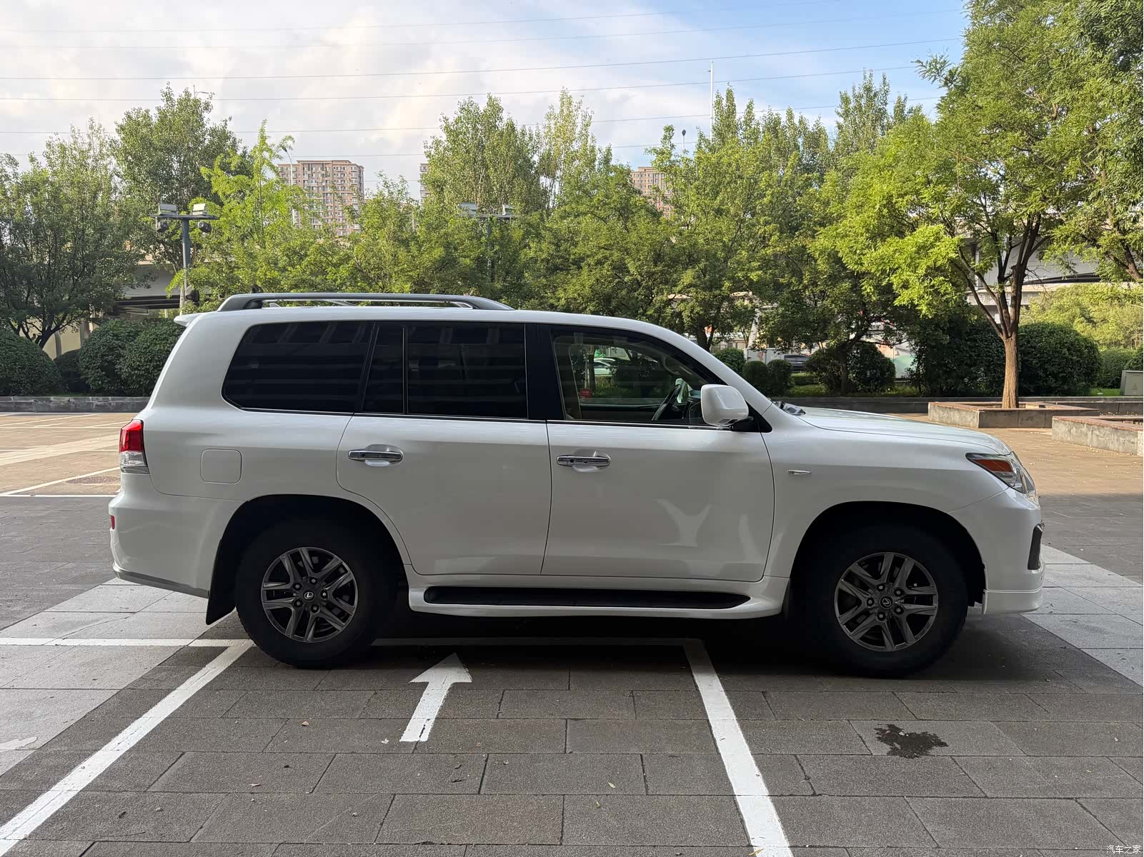 Lexus LX, 2011 4