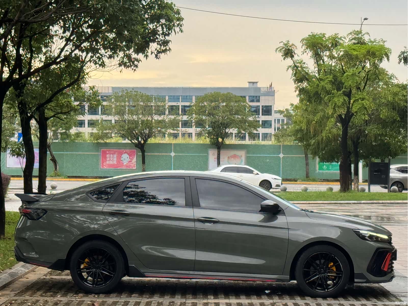 Geely Binray, 2022 4
