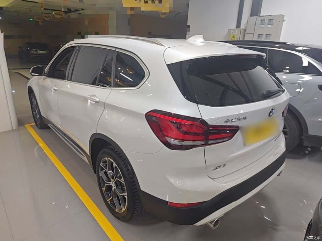 BMW X1, 2023 все фото