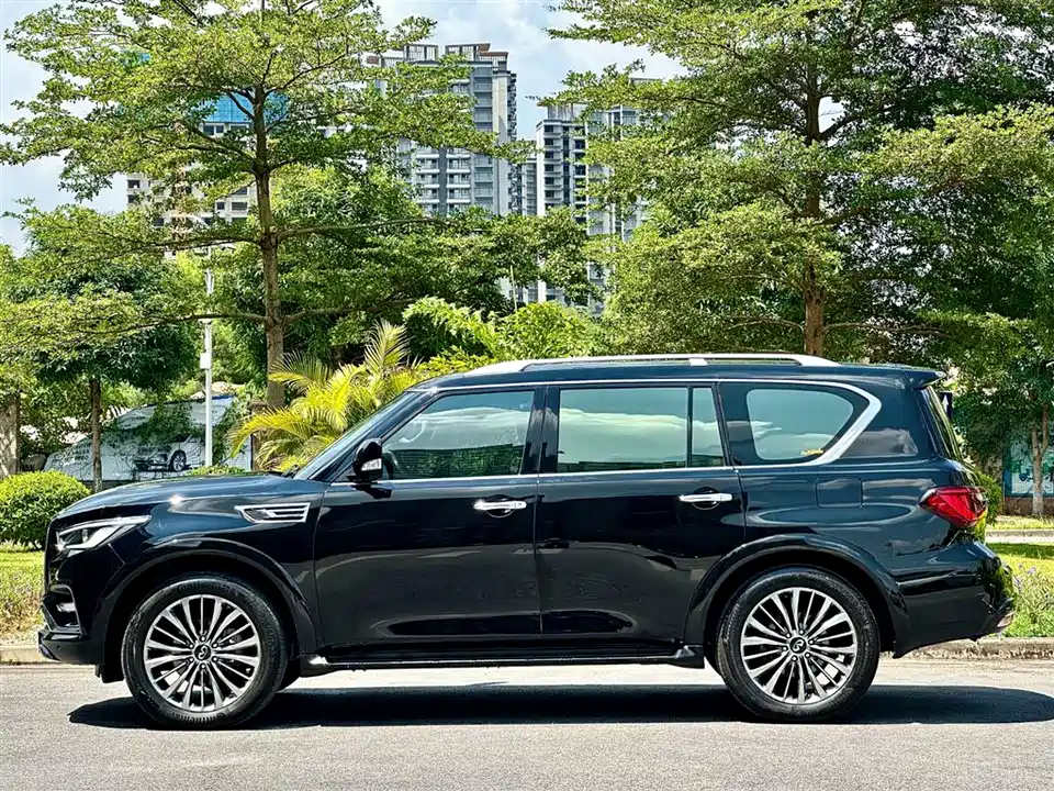 Infiniti QX80