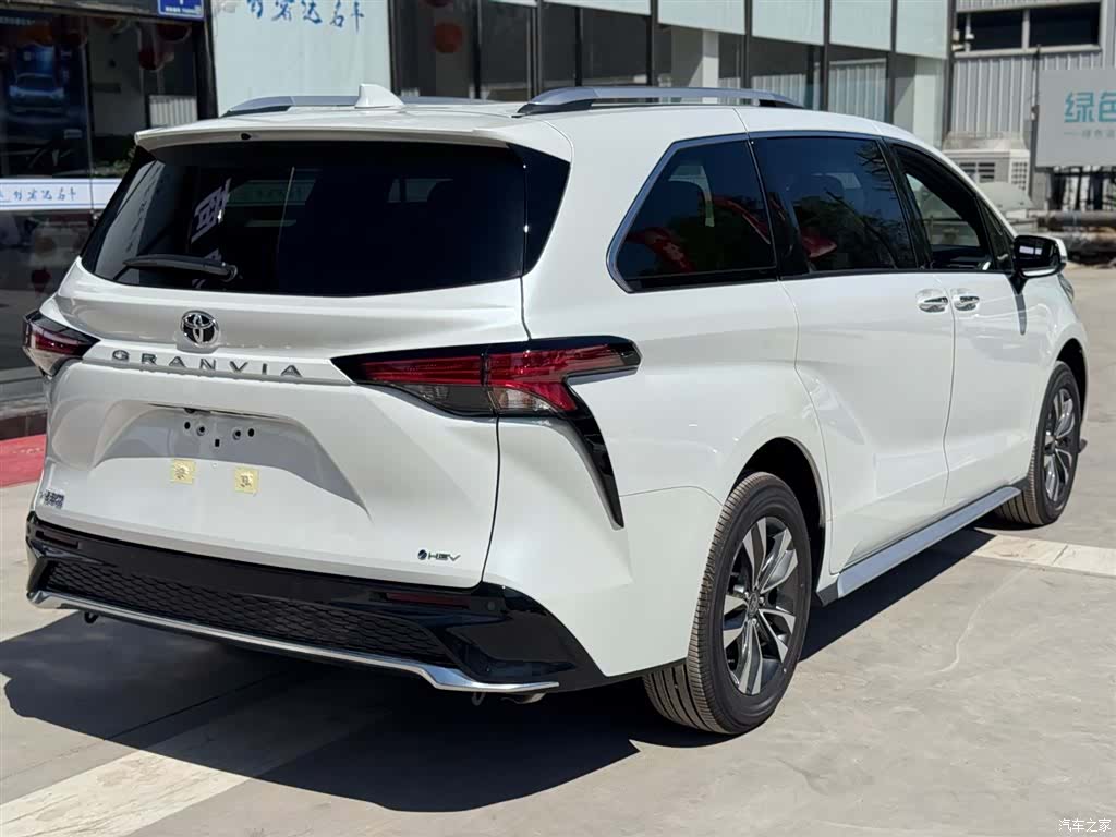 Toyota Granvia, 2026 6