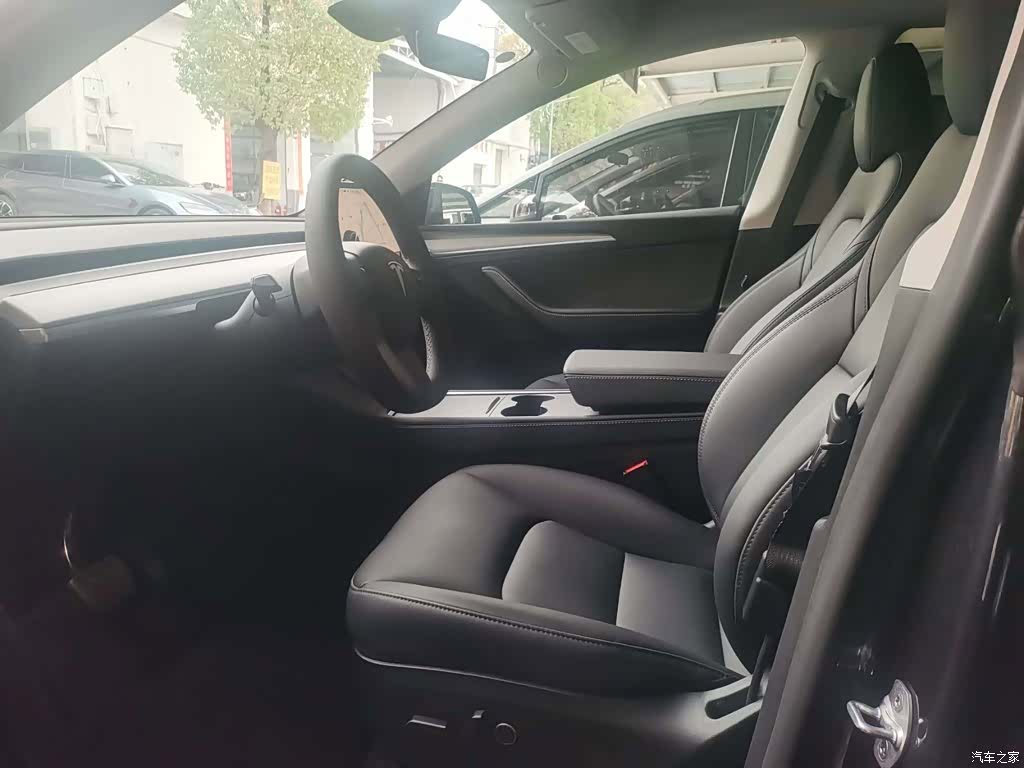Tesla Model Y, 2024 4