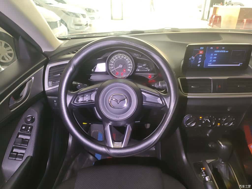Mazda Mazda3, 2019 11