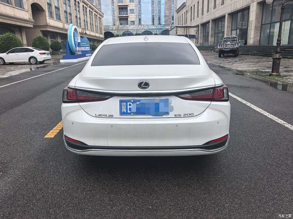 Lexus ES, 2022 4