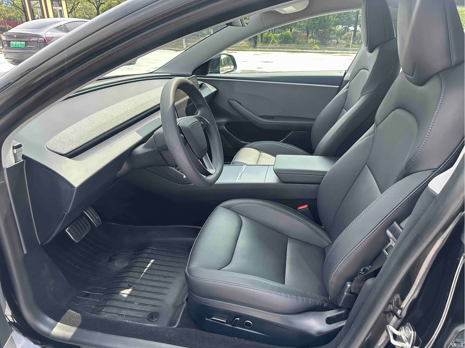 Tesla Model 3, 2023 4
