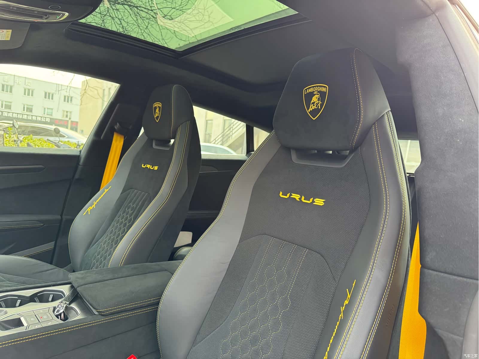 Lamborghini Urus, 2023 9