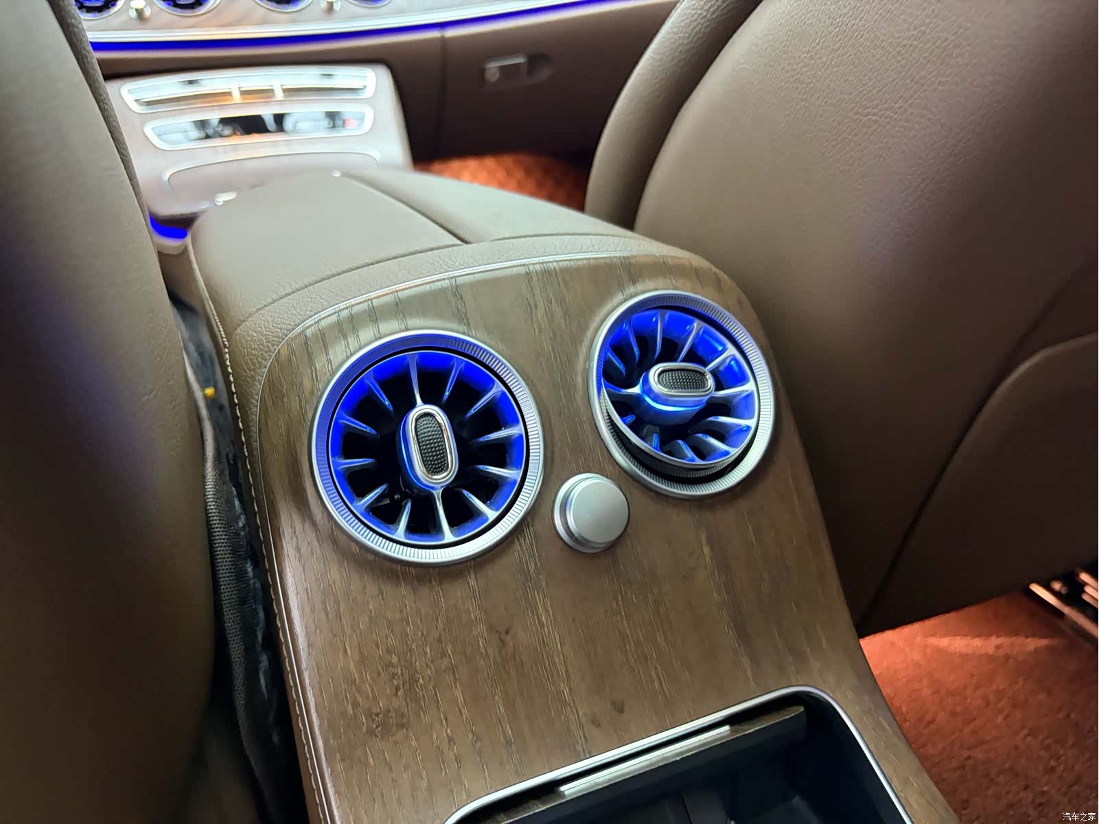 Mercedes-Benz E-Class, 2023 14