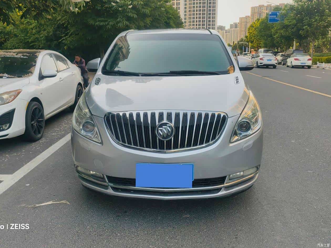 Buick GL8, 2012 3