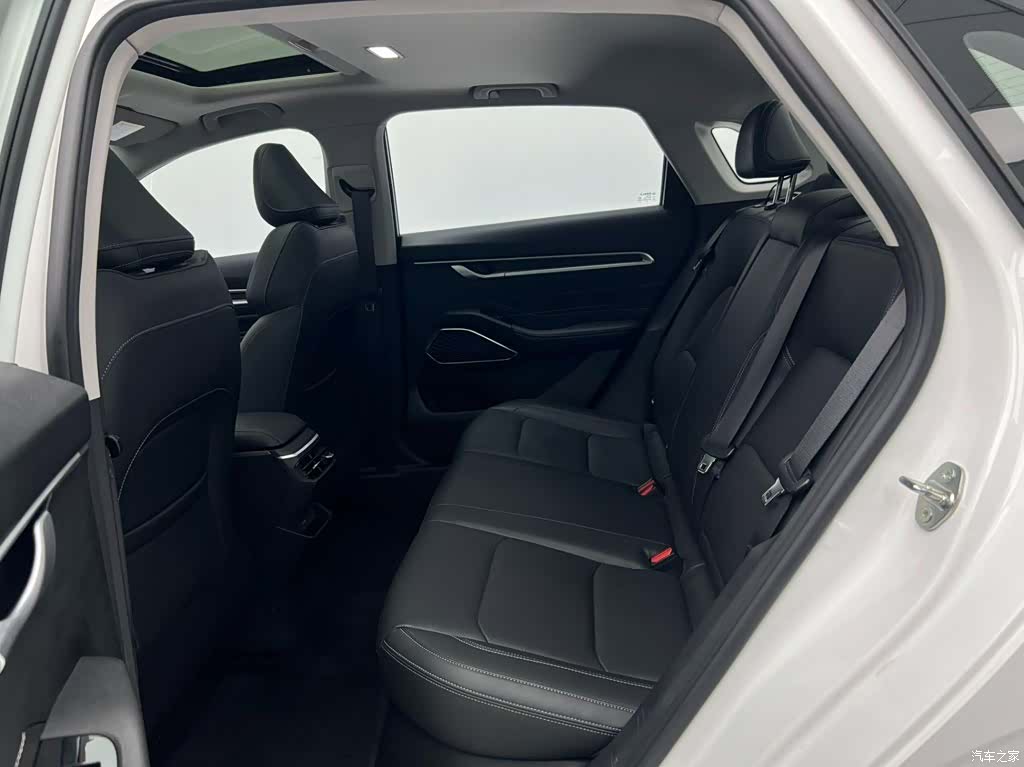 Geely Emgrand, 2022 19