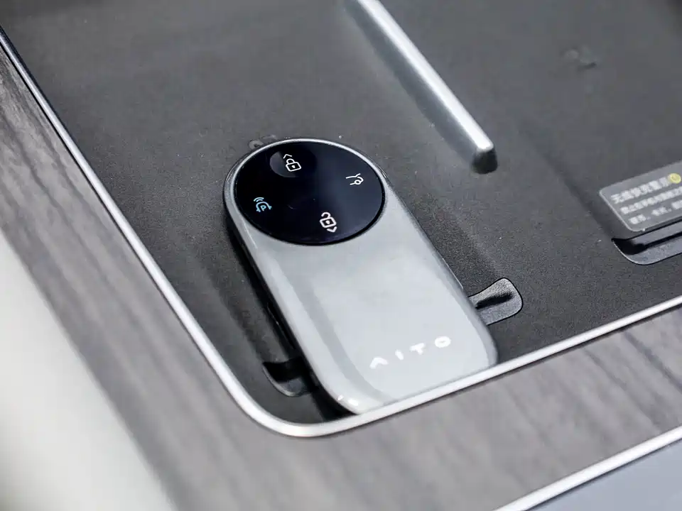 AITO Ask the world M9