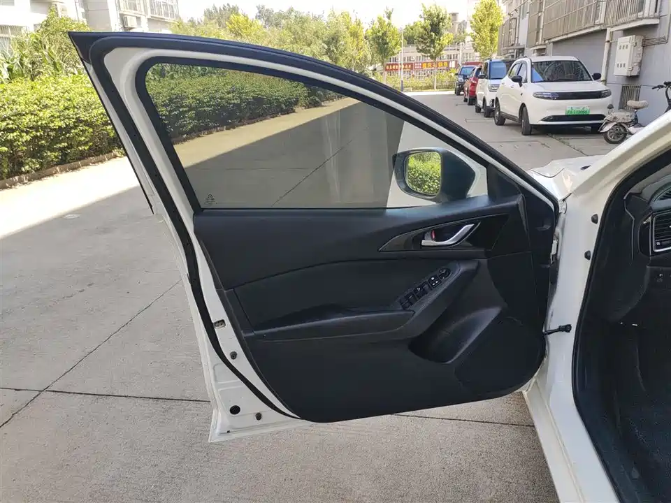 Mazda 3 Angkesaila