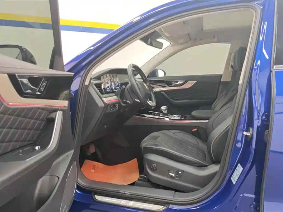 Hongqi HS5