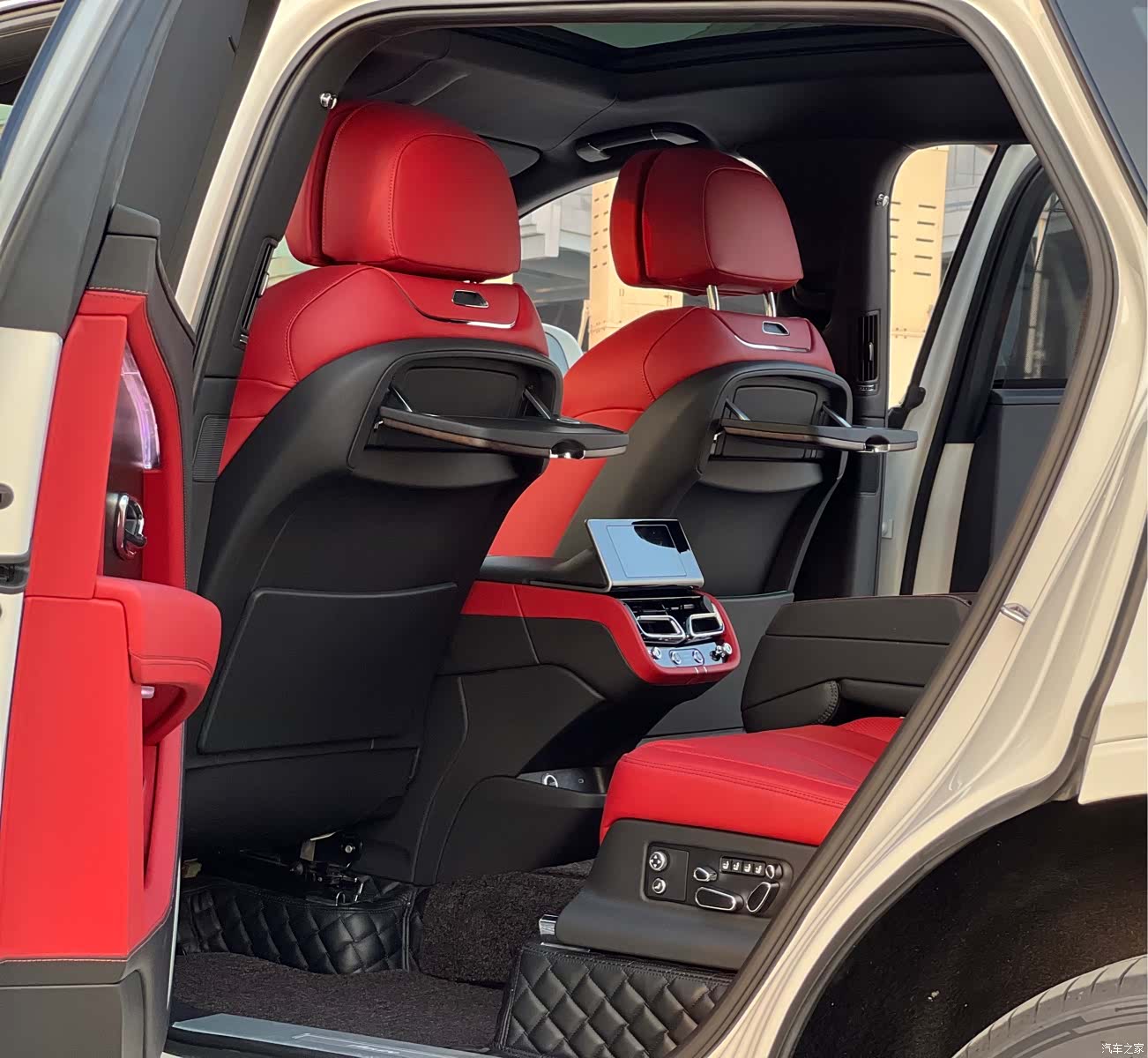 Bentley Bentayga, 2023 6