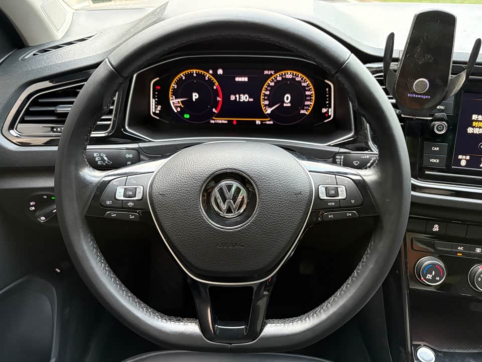 Volkswagen T-ROC exploring Songs