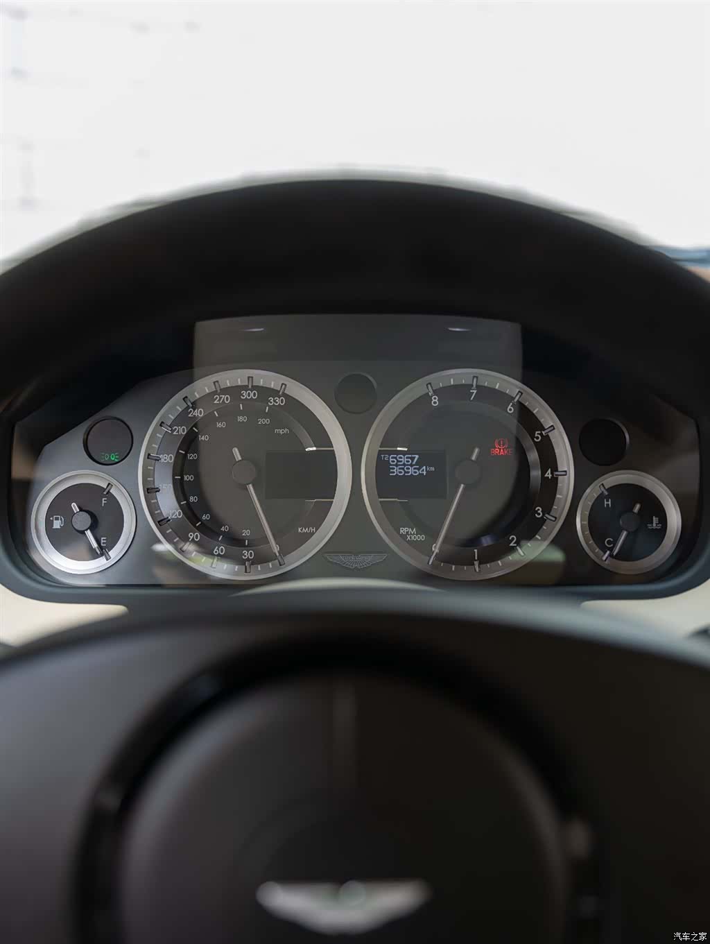 Aston Martin Rapide, 2019 12