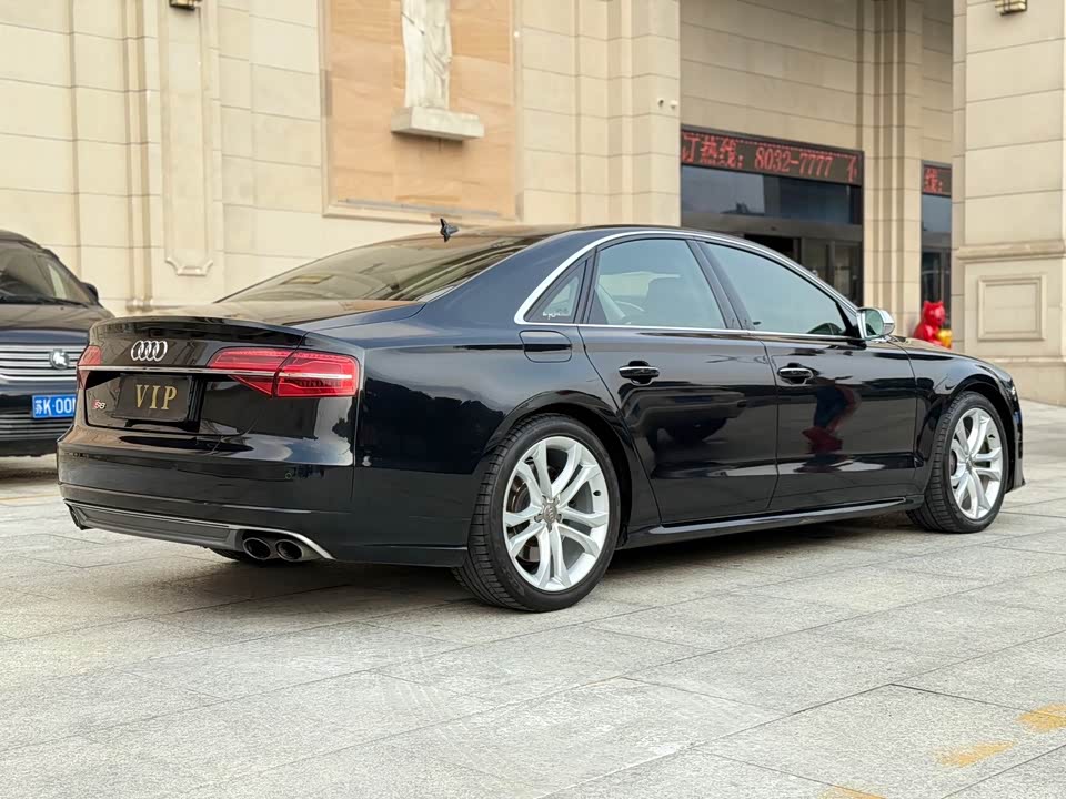 Audi S8