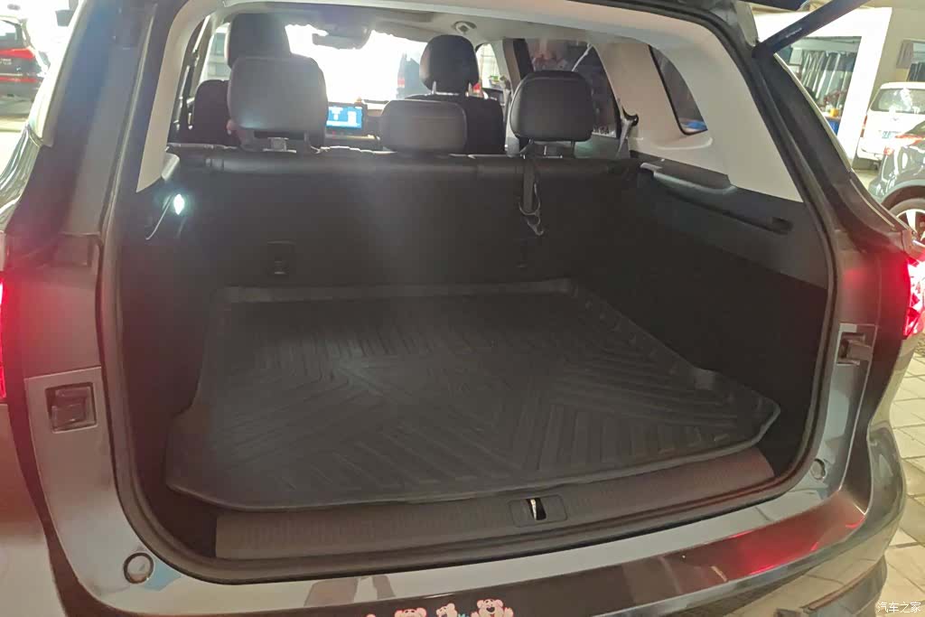 Roewe RX5, 2022 4
