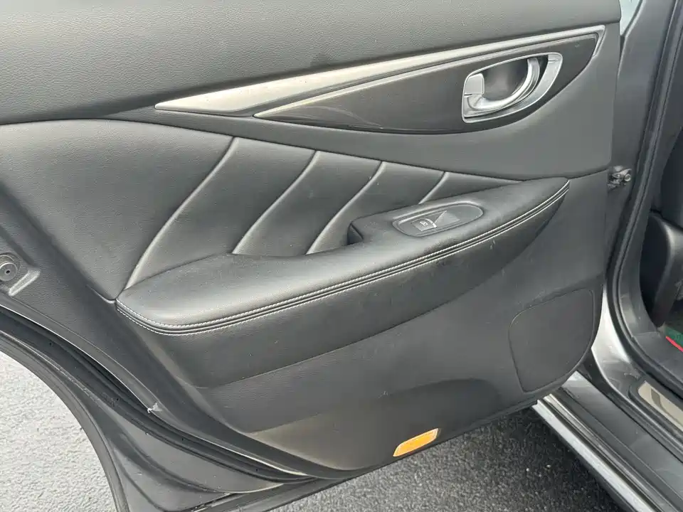 Infiniti Q50L
