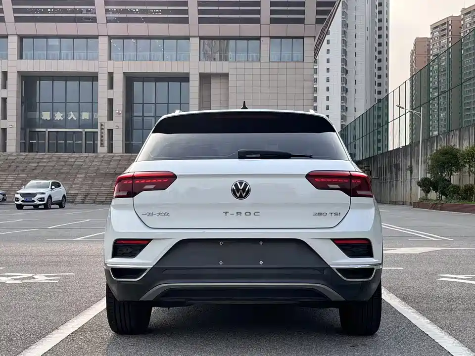 Volkswagen T-ROC exploring Songs