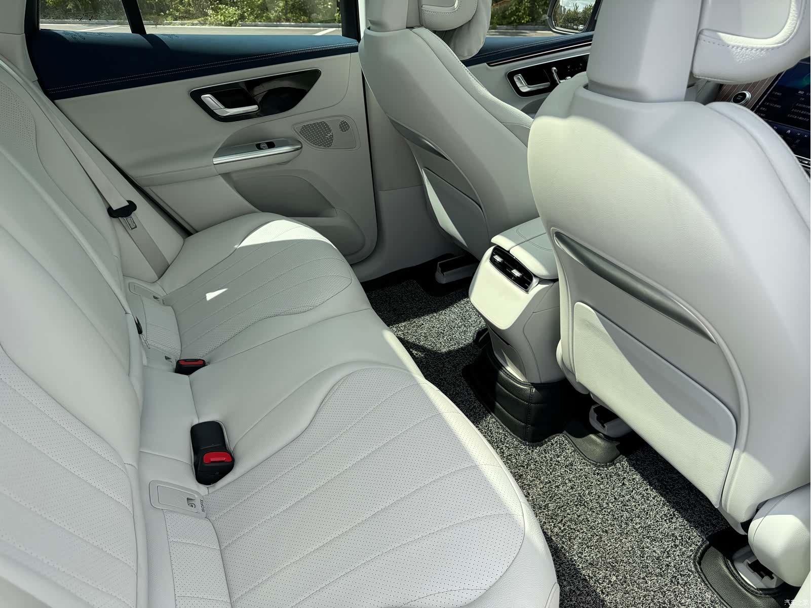 Mercedes-Benz EQE, 2023 15