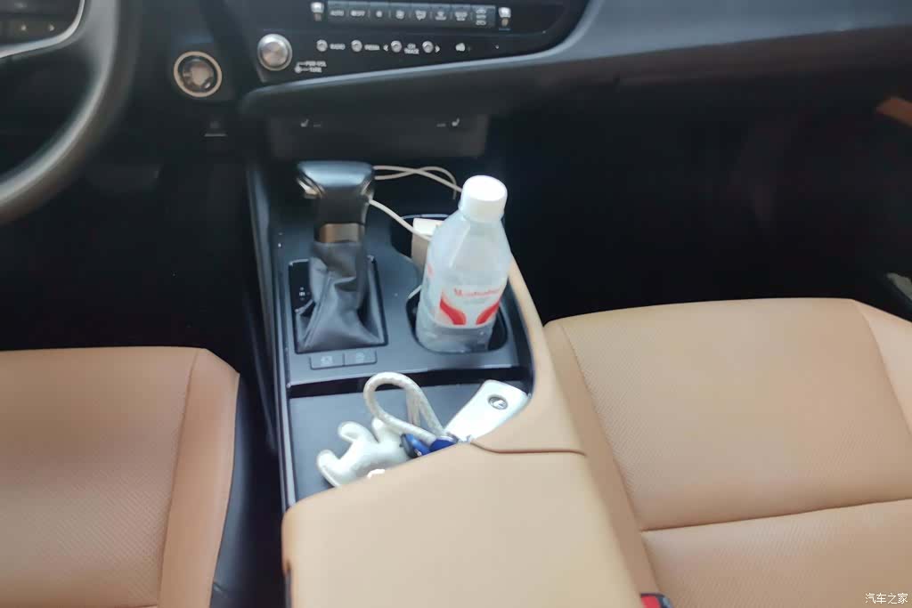 Lexus ES, 2023 16