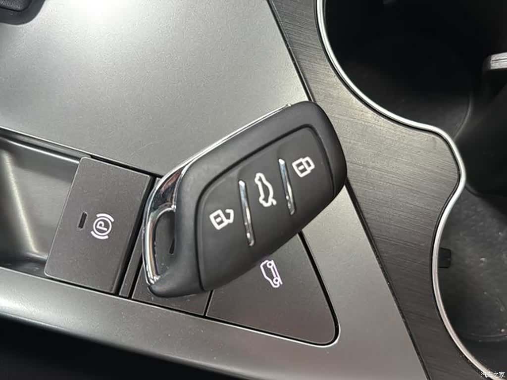 Roewe RX5, 2023 15