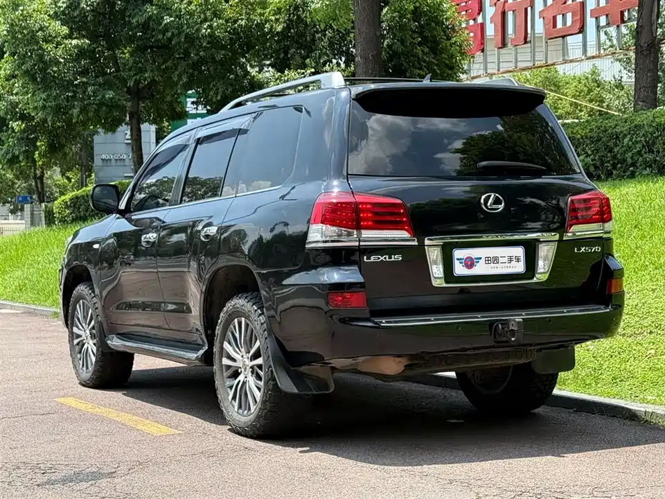 Lexus LX
