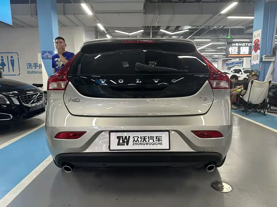Volvo V40