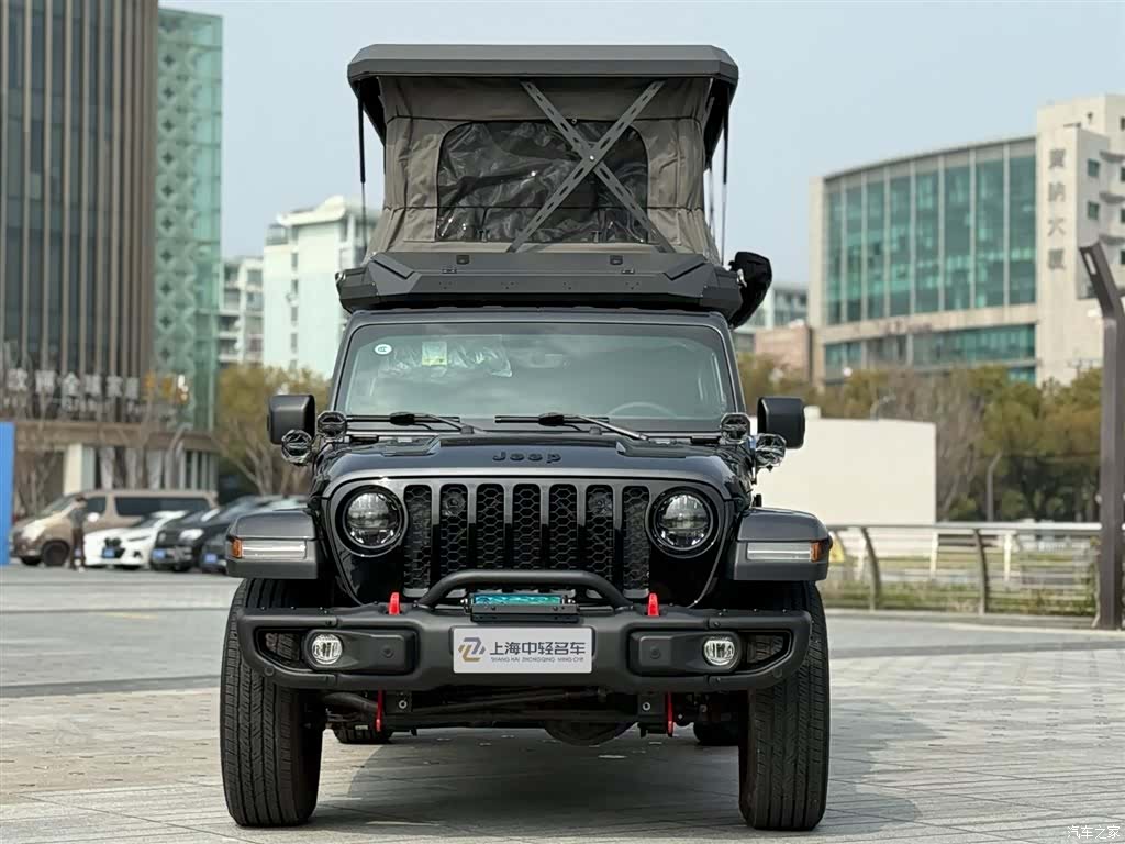 Jeep Gladiator, 1900 2