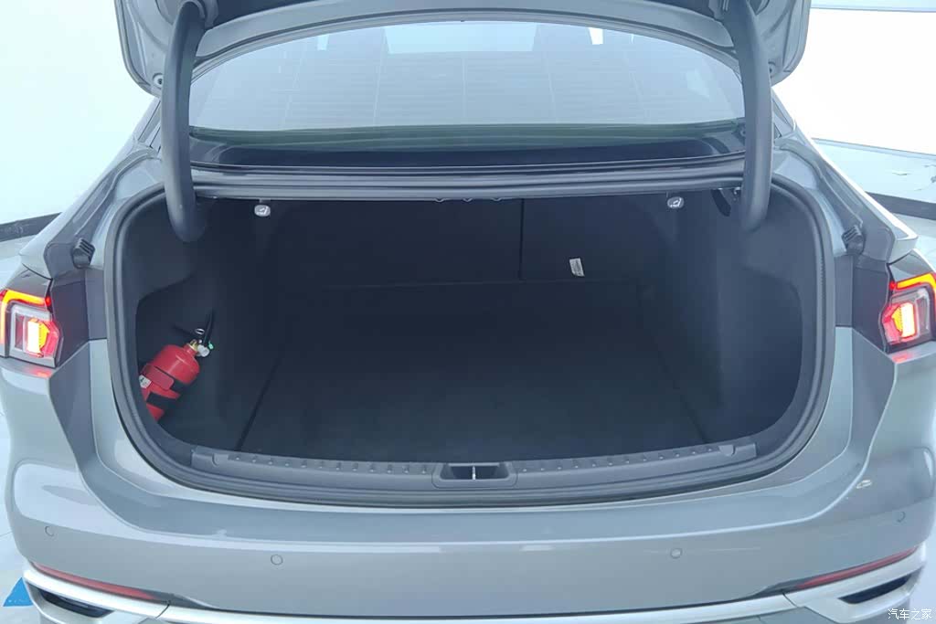 Ford Mondeo, 2023 4