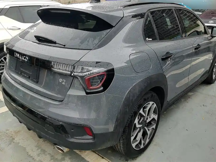 Lynk & Co 02