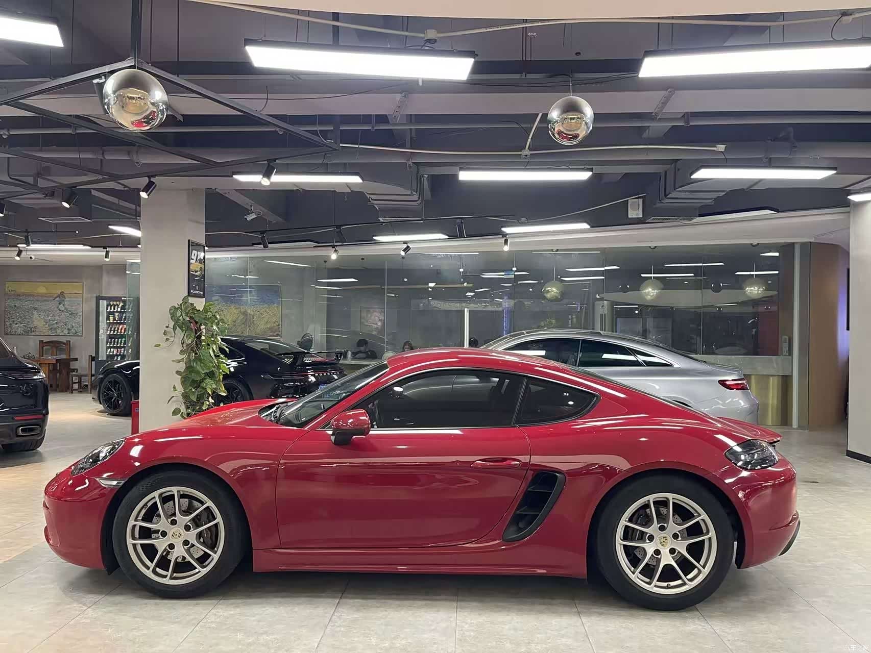 Porsche Cayman, 2019 все фото