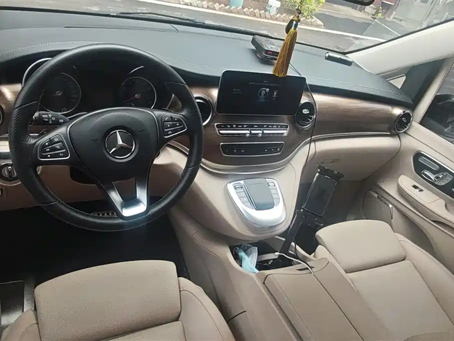 Mercedes-Benz V-class