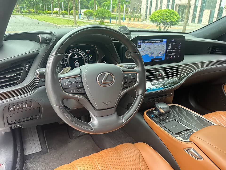 Lexus LS