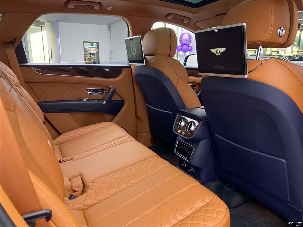 Bentley Bentayga, 2018 11