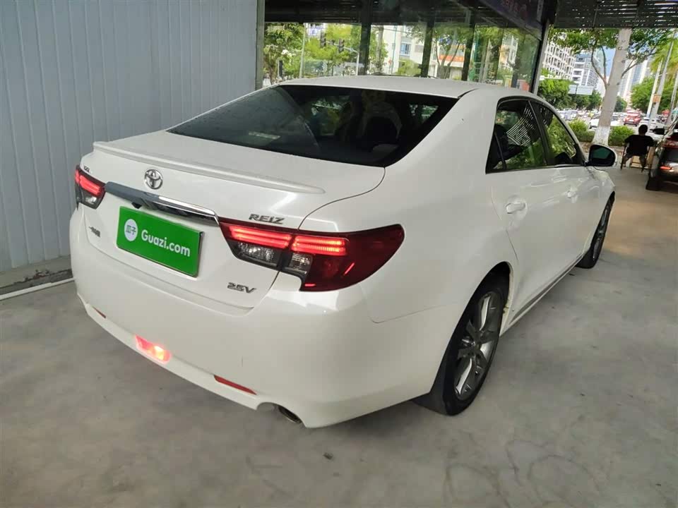 Toyota Reiz