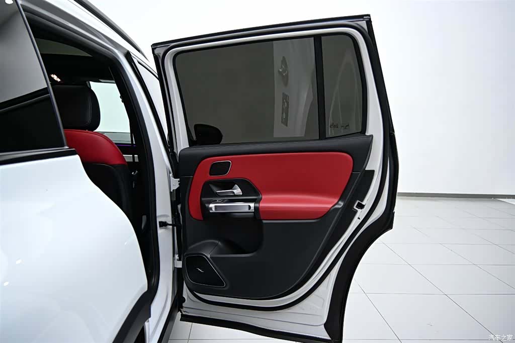 Mercedes-Benz GLB, 2023 18