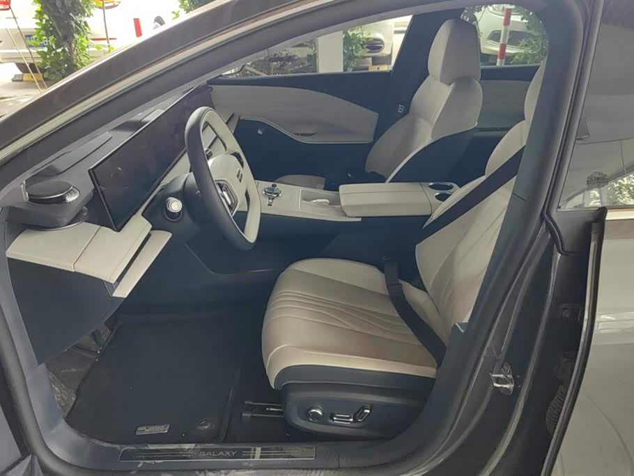 Geely Galaxy Galaxy E8