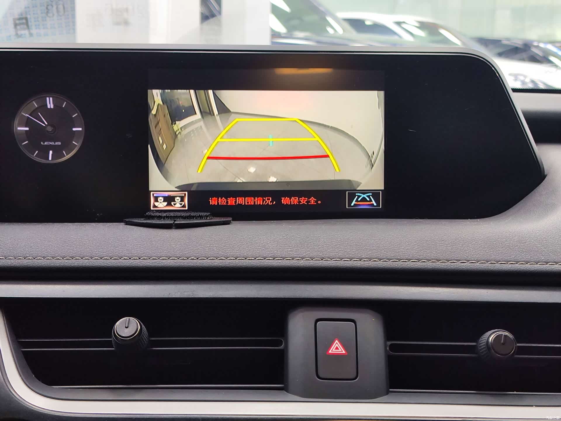 Lexus UX, 2019 13