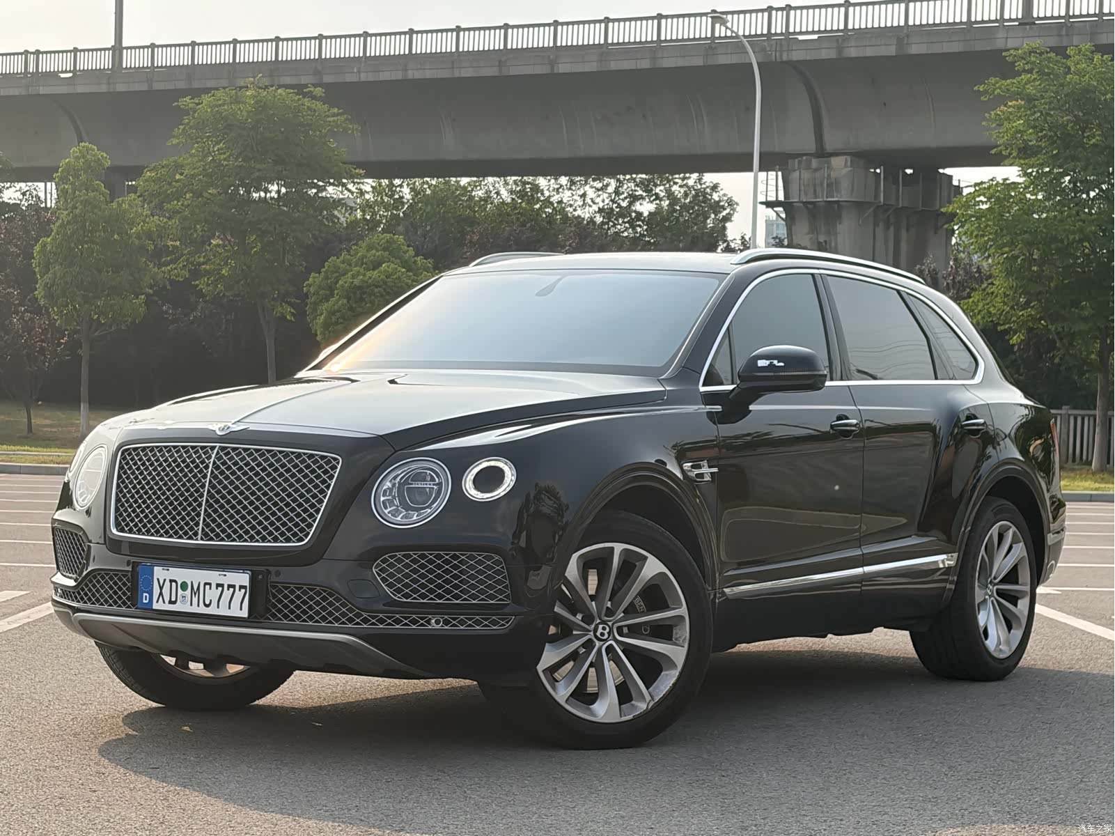 Bentley Bentayga, 2018 1