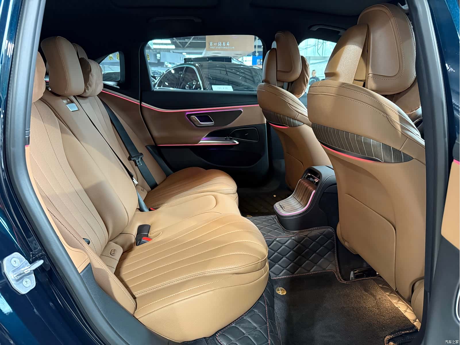 Mercedes-Benz E-Class, 2024 10