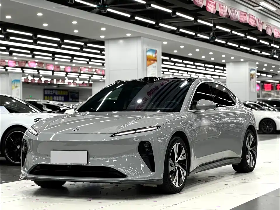 NIO ET5