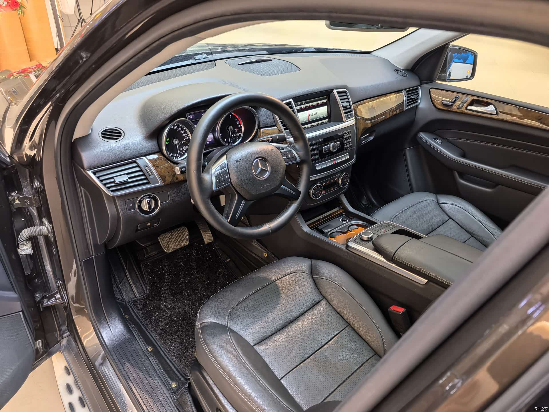Mercedes-Benz M-Class, 2015 9