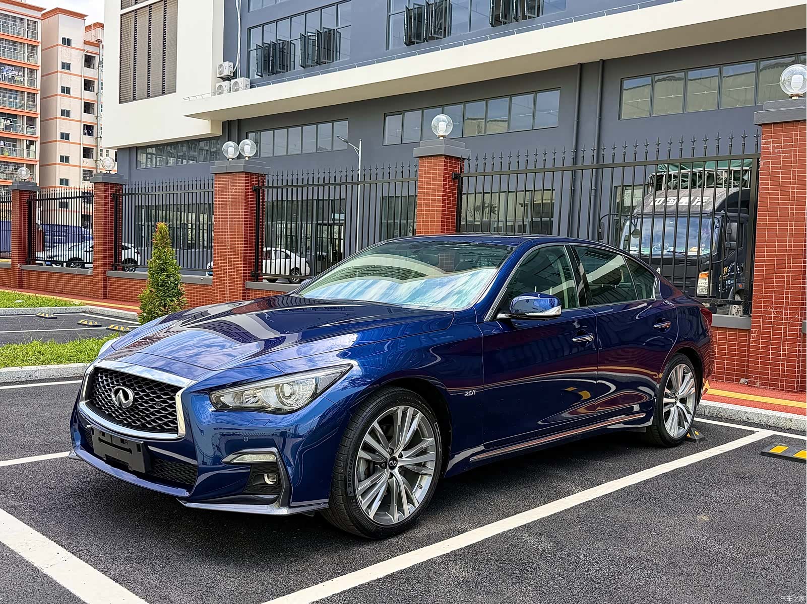 Infiniti Q50L