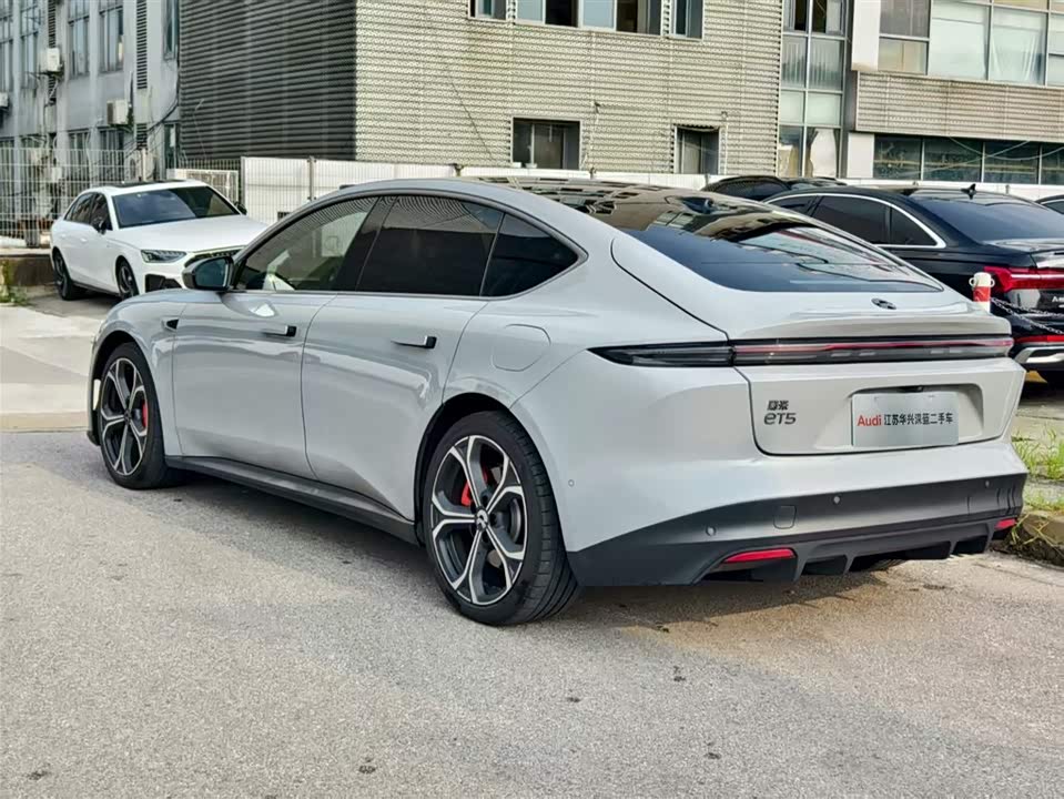NIO ET5