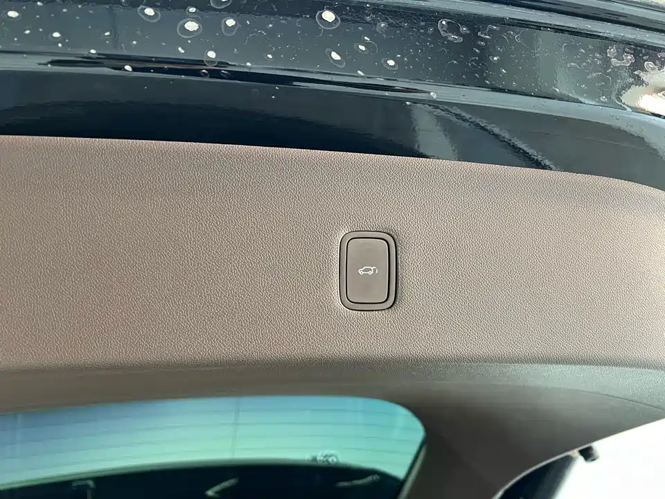 AITO Ask the world M9