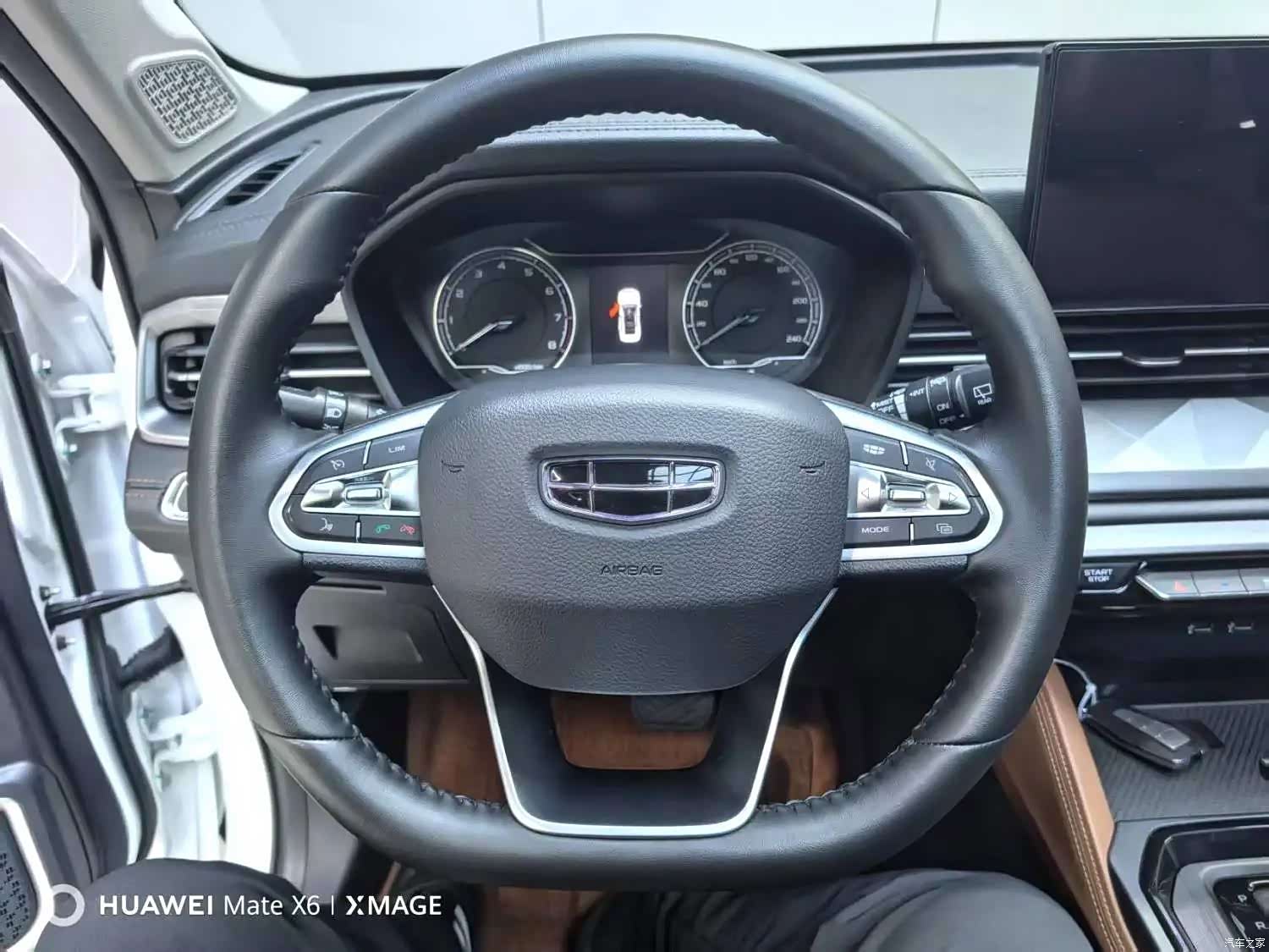 Geely X6, 2022 16