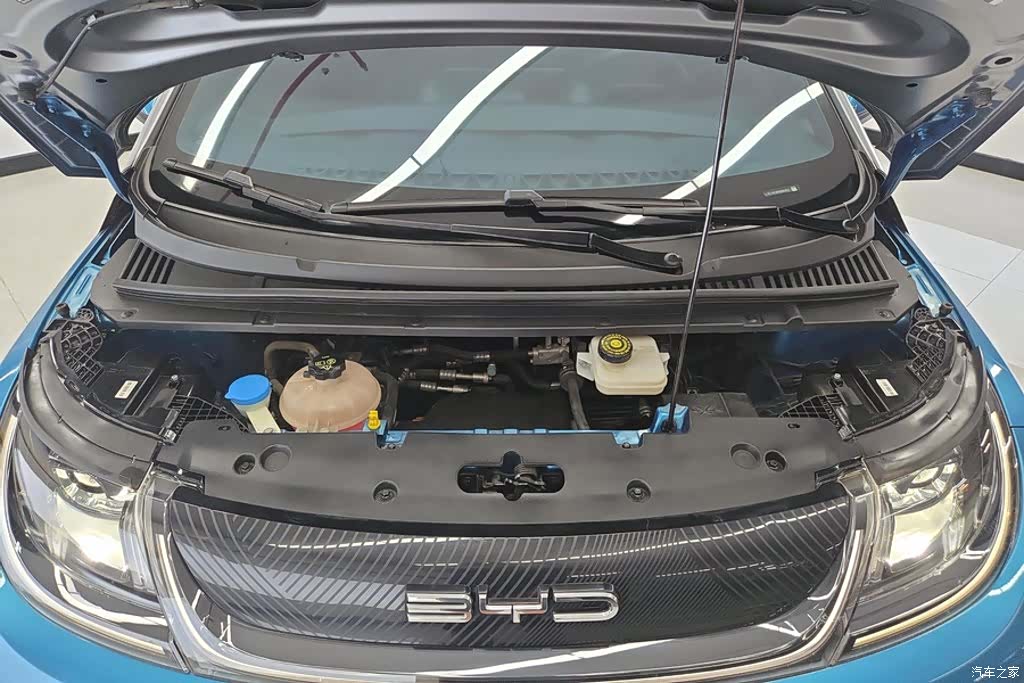 BYD Dolphin, 2022 10