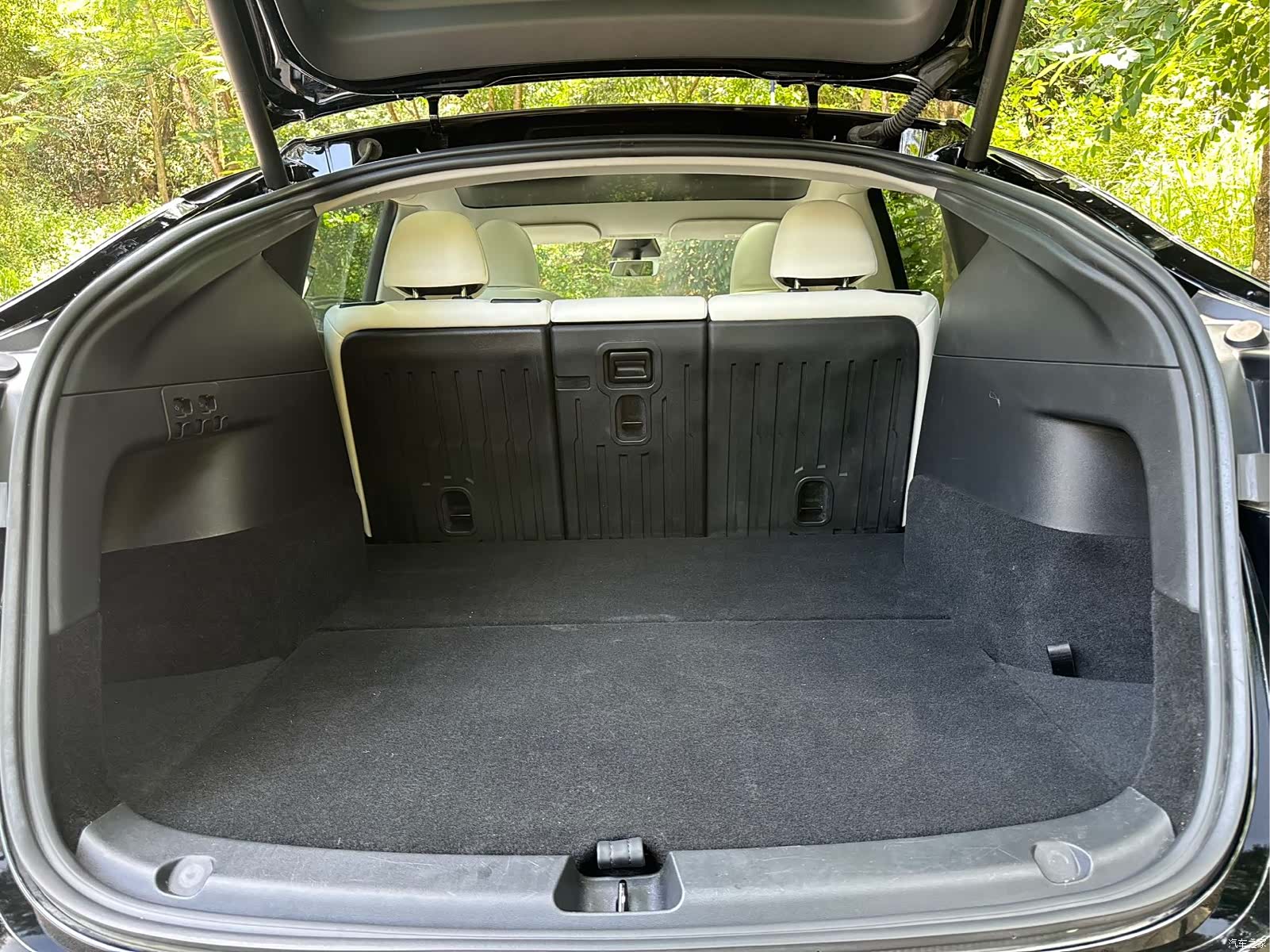 Tesla Model Y, 2023 18